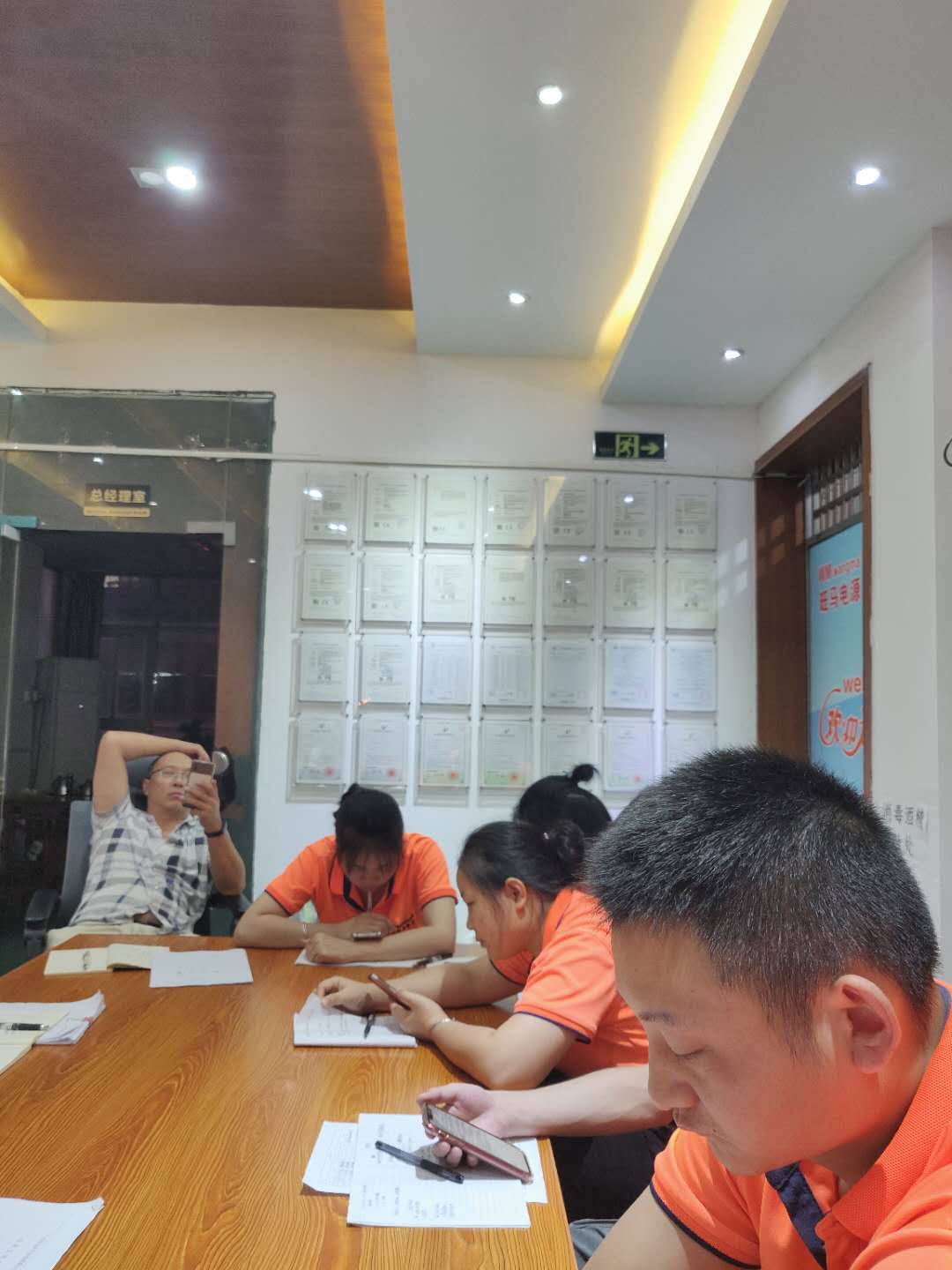 開關電源總結來說就是為企業(yè)提供穩(wěn)定的電壓支持，保證企業(yè)正常生產(chǎn)